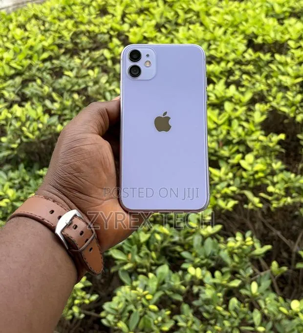 Apple iPhone 11 64 GB Purple · Photo 1