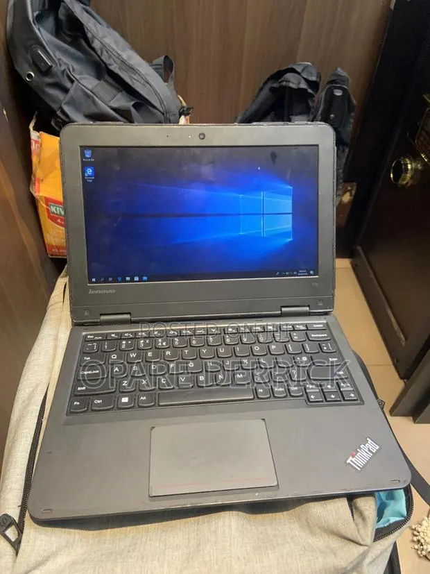 Laptop Lenovo ThinkPad X1 Yoga 8GB Intel Celeron HDD+SSD 256GB · Photo 1
