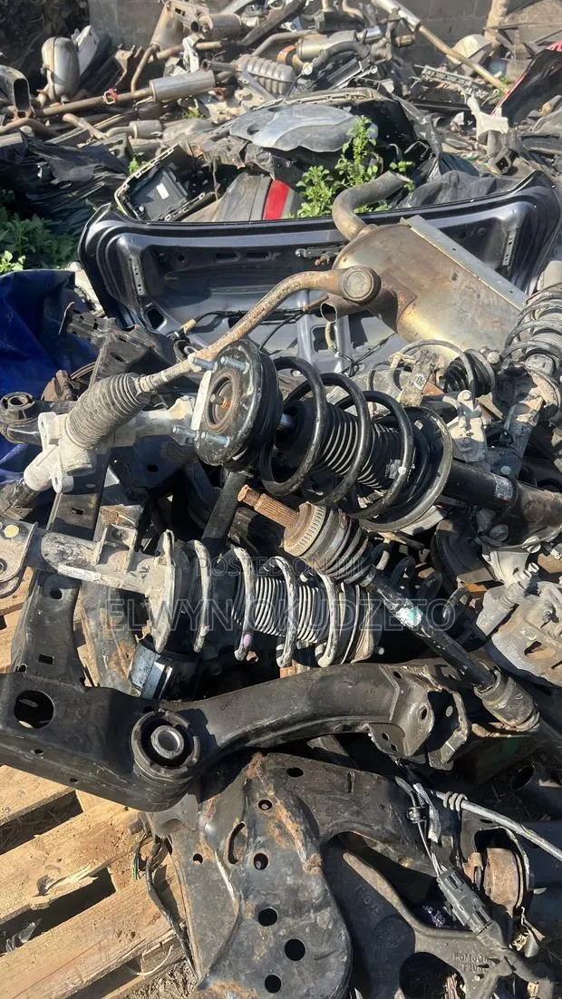 2016-2019 Ford Explorer Shock Hub Lower Arm · Photo 1