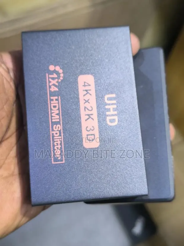 HDMI-compatible Splitter 1in 4 Out 4x1 HDTV Switch · Photo 1