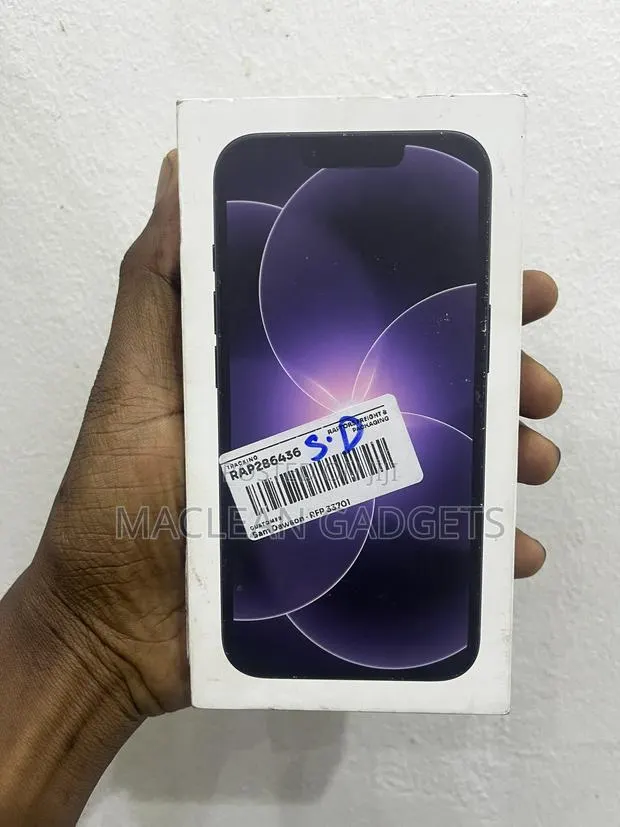 New Apple iPhone 17e 256 GB Black · Photo 1