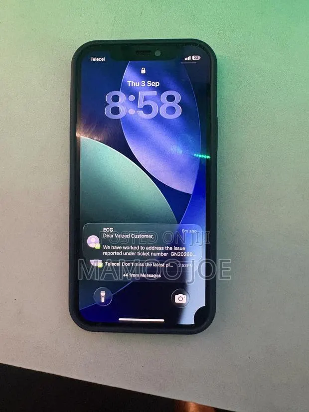 Apple iPhone 12 64 GB White · Photo 1