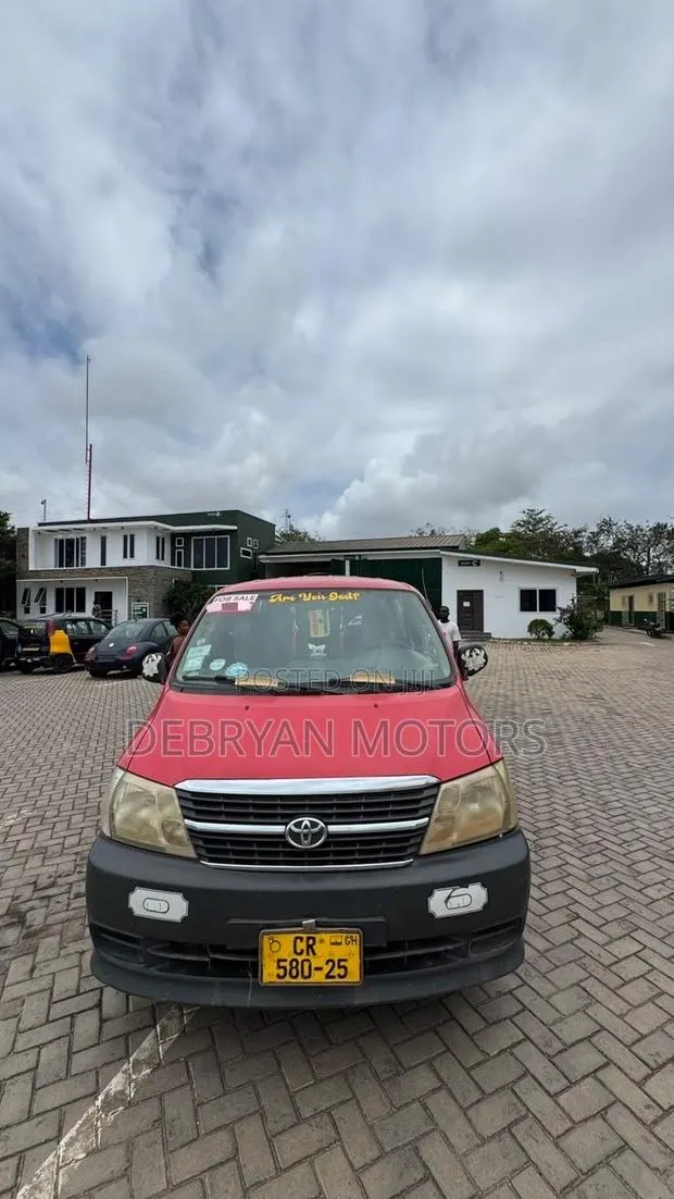 Toyota HiAce 2010 Red