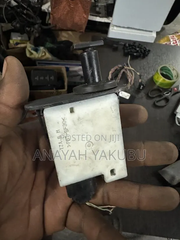 2022-25 Honda Civic Fuel Cap Switch · Photo 1