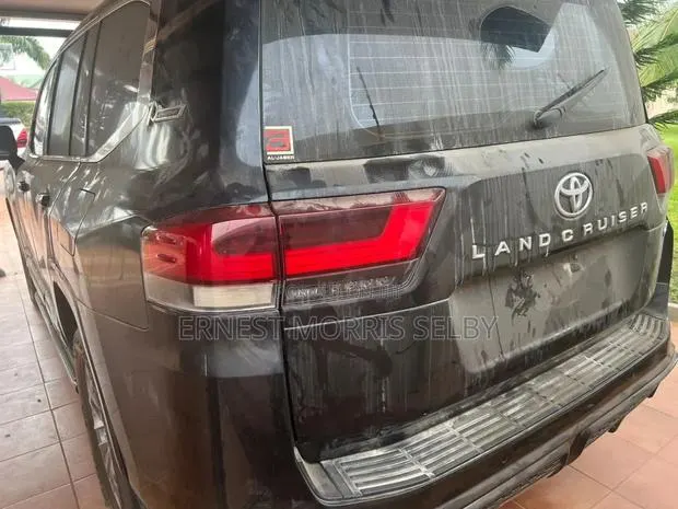 Toyota Land Cruiser 2022 Black · Photo 1