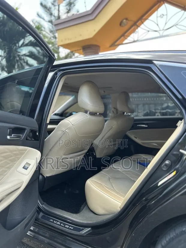 Toyota Avalon Limited FWD Sedan (3.5L V6 8A) 2019 Black · Photo 1