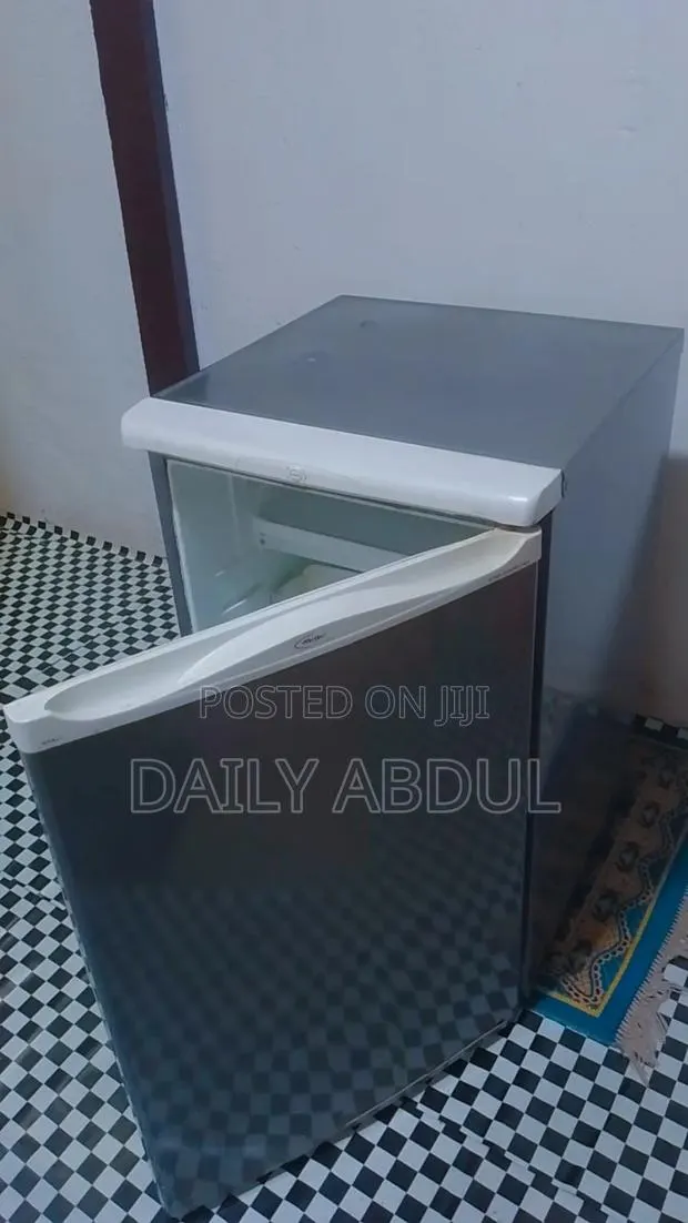 Table Top Fridge · Photo 1