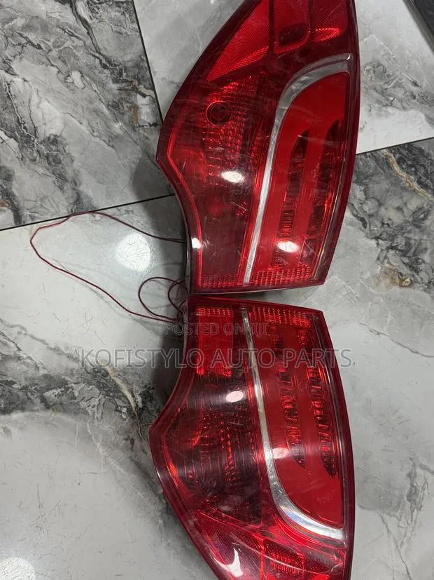 Hyundai Santa Fe 2015 Taillight Pair Led · Photo 1