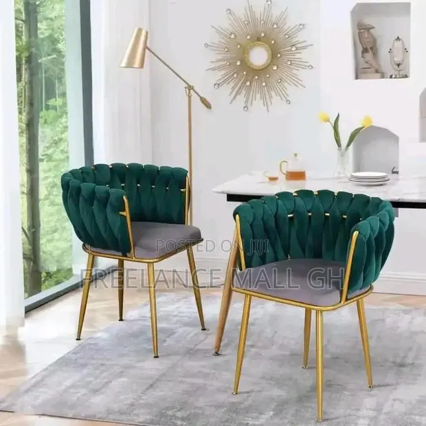 Luxury Cushioned Chair · Photo 1
