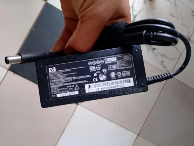 HP Big Pin Laptop Charger · Photo 1
