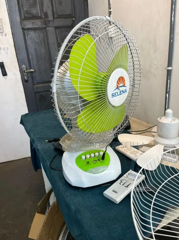 12inches Table Top Rechargeable Fan · Photo 1