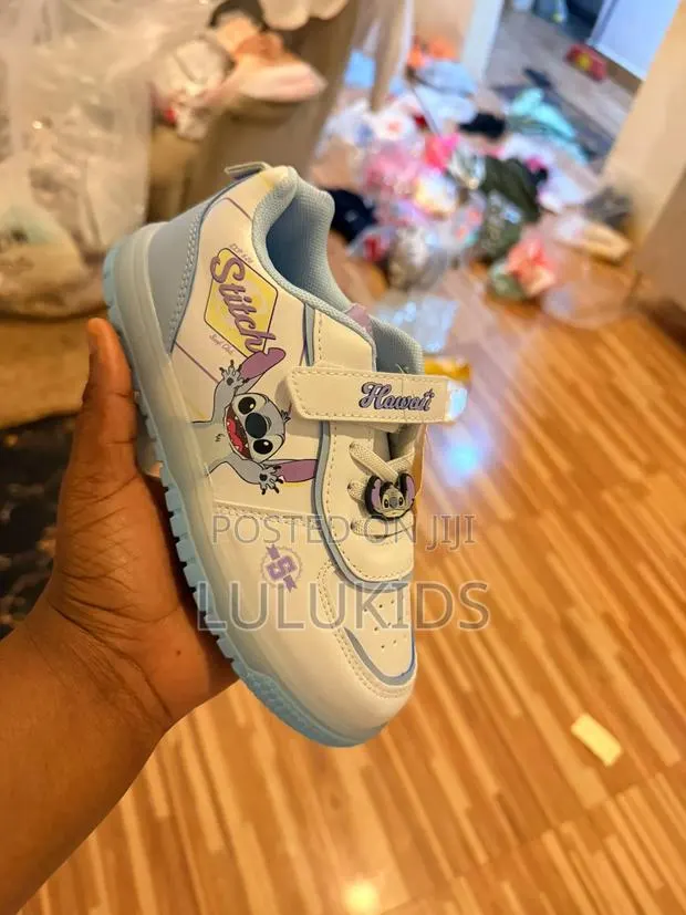 High Quality Kids Sneakers · Photo 1