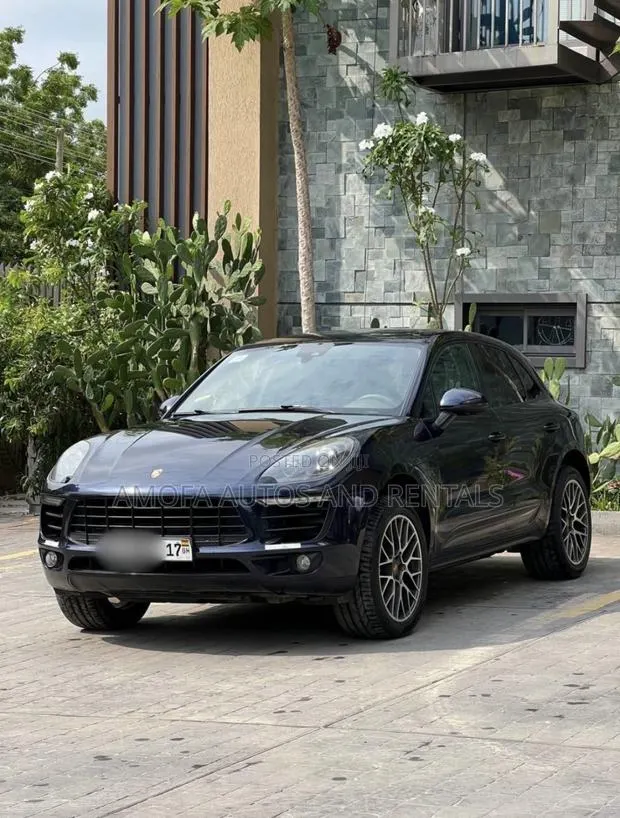 2017 Porsche Macan · Photo 1