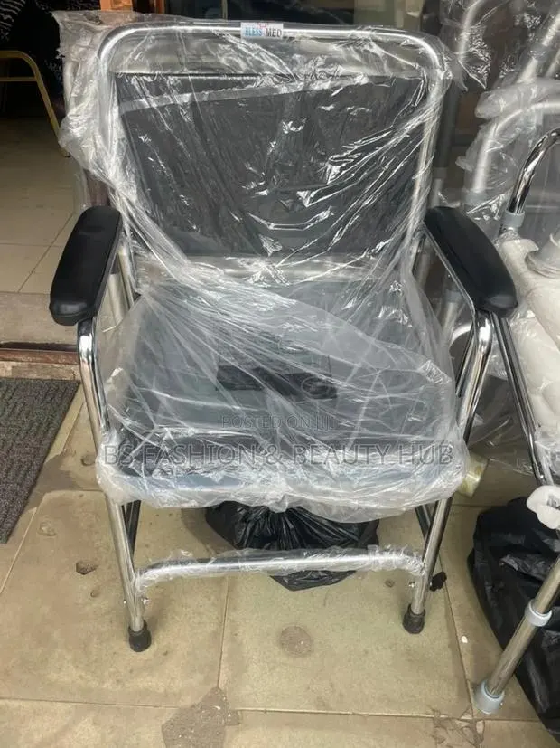 Commode Seat Without Reel · Photo 1