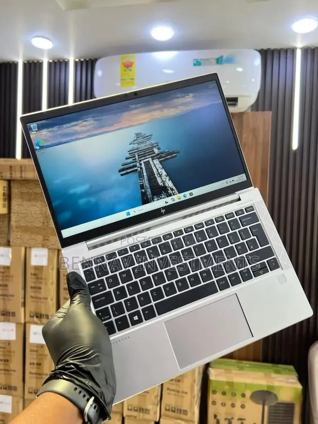 Laptop HP EliteBook 830 G8 16GB Intel Core i5 SSD 256GB · Photo 1