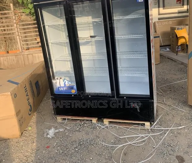 Newest Update Pearl Display Standard 3 Doors PVC-150 Glass Fridge · Photo 1