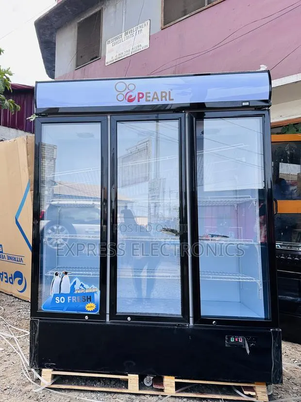 PVC-150 Display Fridge Pearl. Three Doors · Photo 1