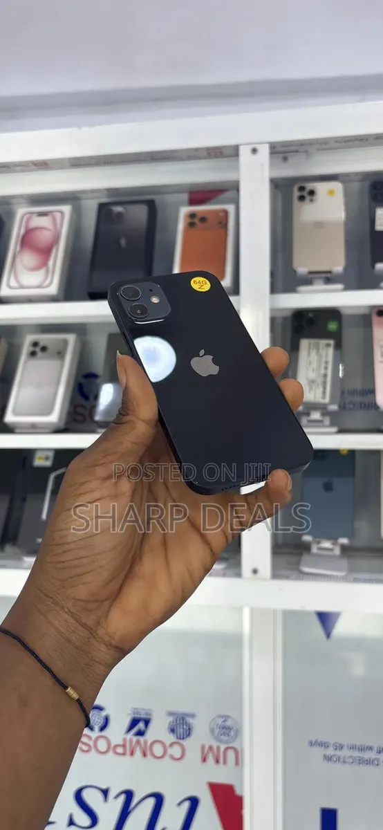Apple iPhone 12 64 GB Black · Photo 1