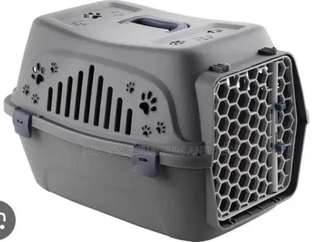 Plastic Dog Crate Medium Size · Photo 1