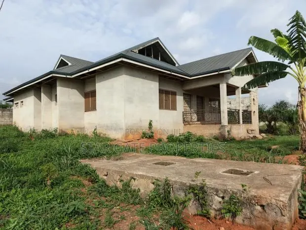 4bdrm House in Abrepo Asuofia Road, Atwima Nwabiagya for sale · Photo 1