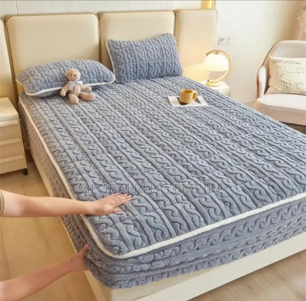 Luxury Jacquard Bedding Set Bed Sheet and Pillowcases Quality · Photo 1