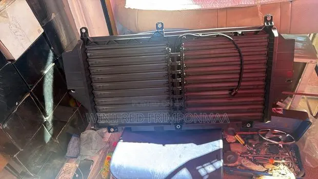 Toyota Tacoma 2022,2022,2023,2024 Shatter Grille · Photo 1