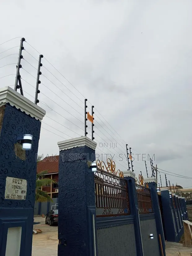 Electric Fence · Photo 1