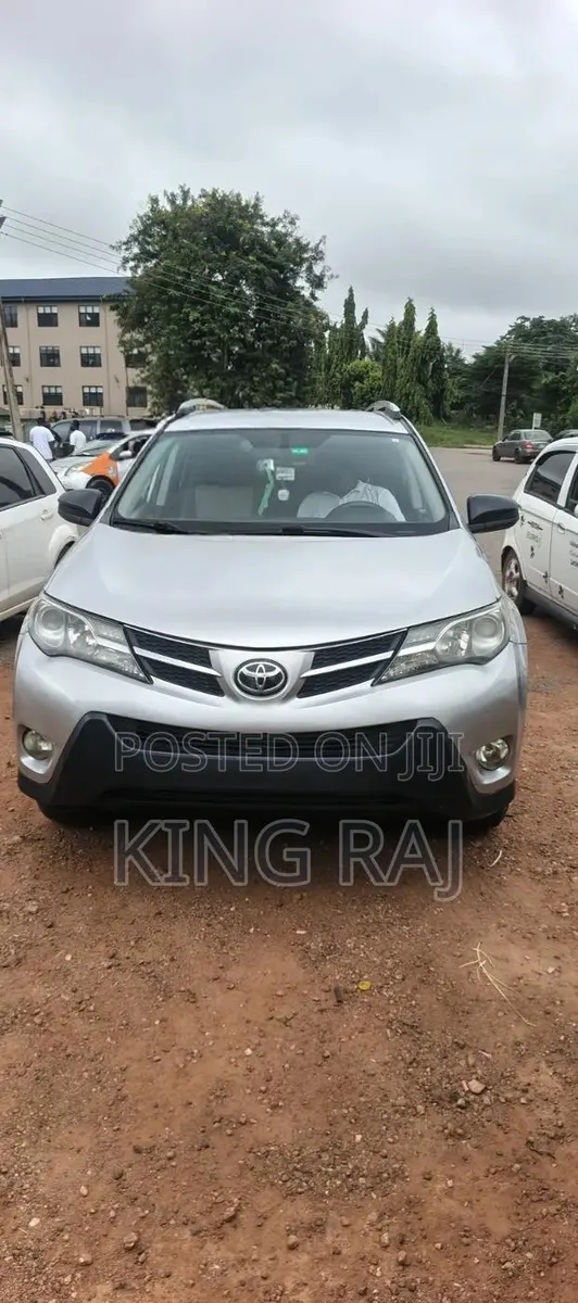 Toyota RAV4 LE 4dr SUV AWD (2.5L 4cyl 6A) 2015 Silver · Photo 1
