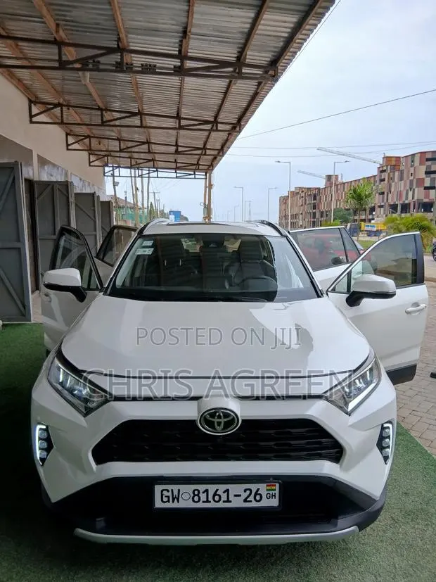 Toyota RAV4 2020 White · Photo 1