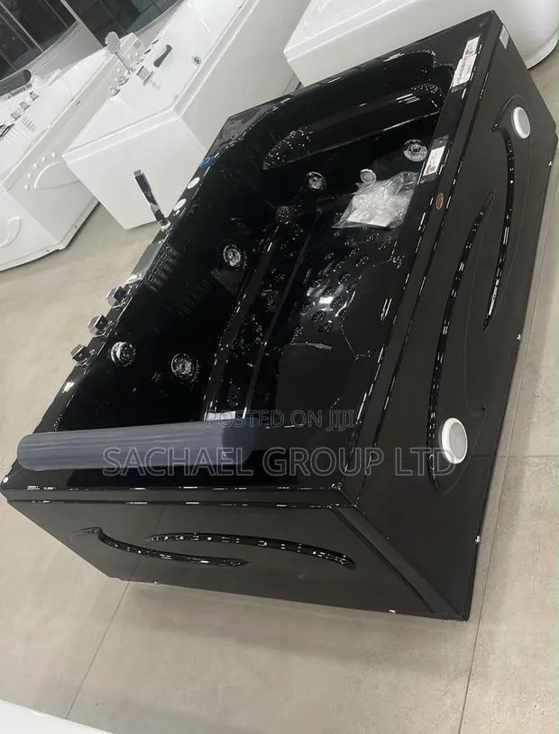 Jacuzzi With Lights and Bluetooth · Photo 1
