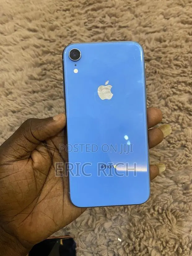 Apple iPhone XR 128 GB Blue · Photo 1