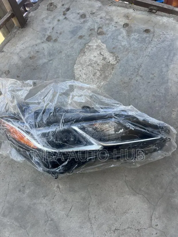 Toyota Camry 2018-2020 Headlights · Photo 1