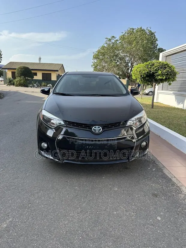 Toyota Corolla S 4dr Sedan (1.8L 4cyl CVT) 2015 Black · Photo 1