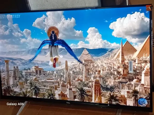 TCL 32” Smart Entertainment Television – Built for Comfort · Photo 1