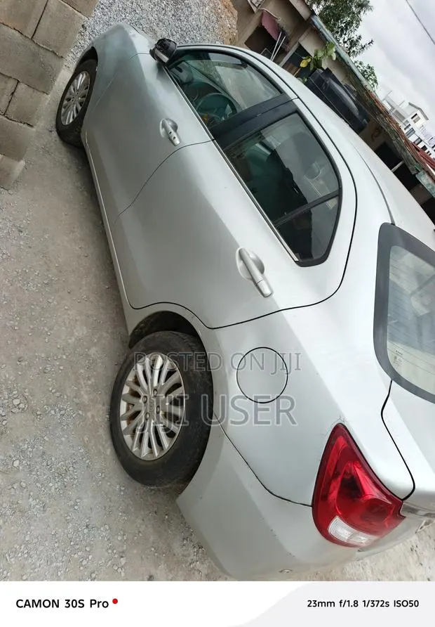 Suzuki Dzire 2018 Silver · Photo 1