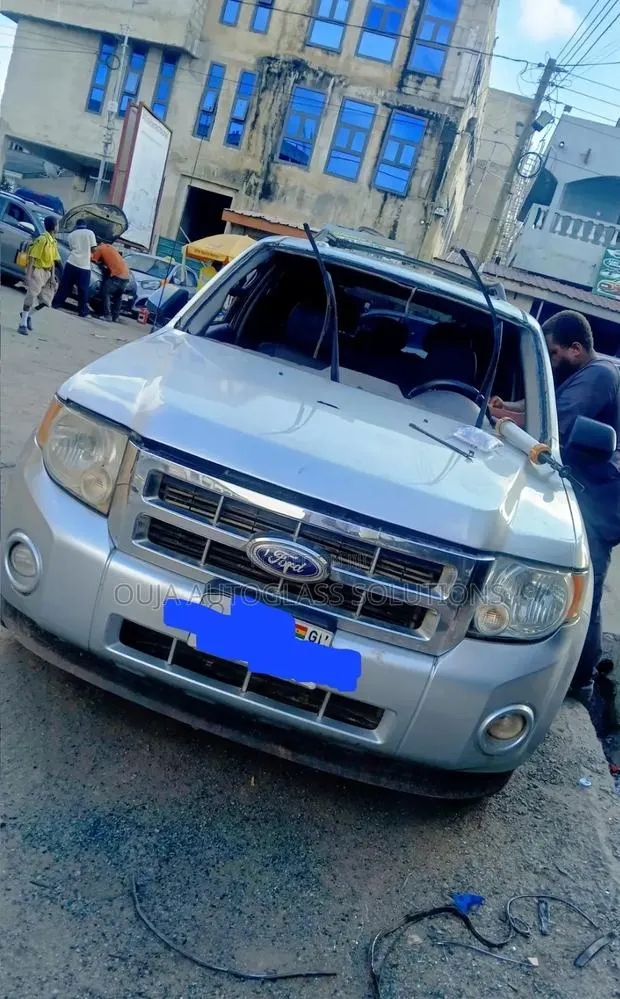 2010 Ford Escape Windscreen Available · Photo 1