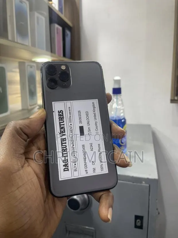 Apple iPhone 11 Pro 256 GB Black · Photo 1