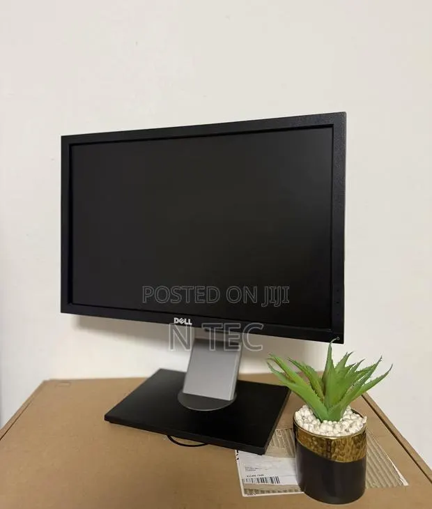19 Inches Dell Monitor · Photo 1