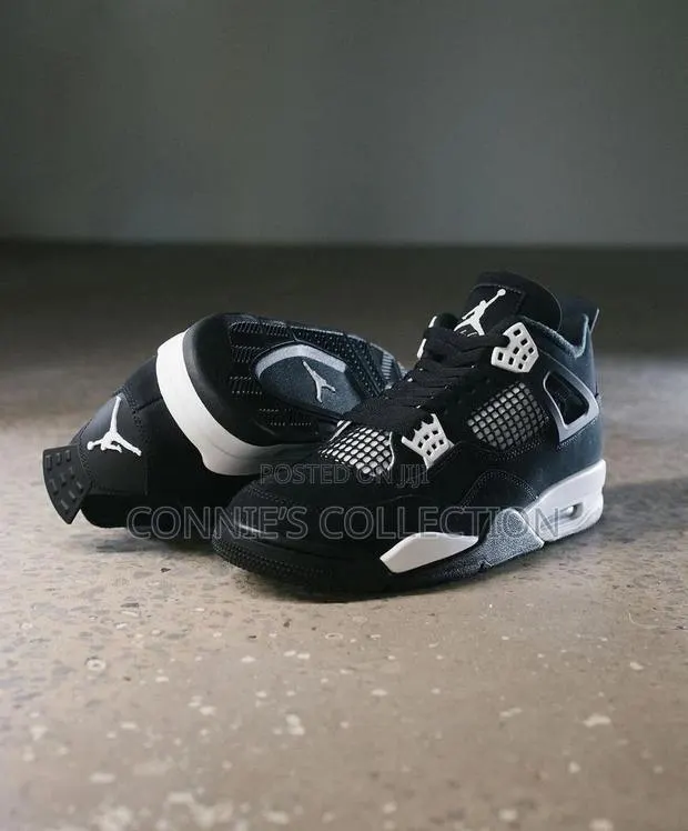 Nike Air Jordan 4 Retro · Photo 1