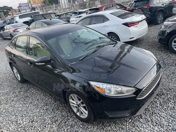 Ford Focus SE 4dr Sedan (2.0L 4cyl 5M) 2015 Black · Photo 1