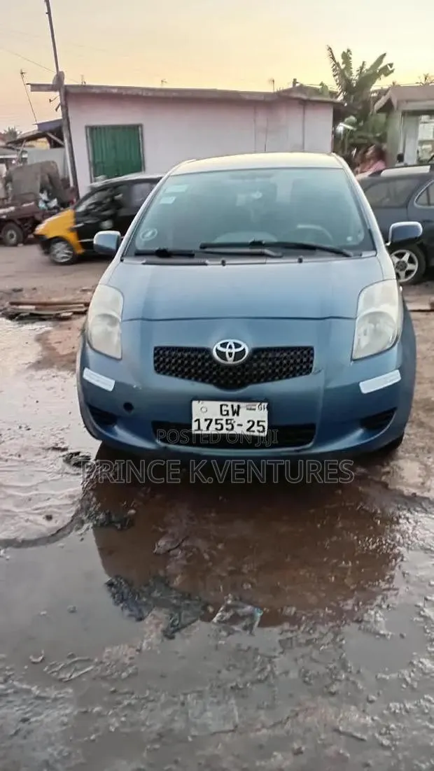 Toyota Yaris 2010 Blue · Photo 1