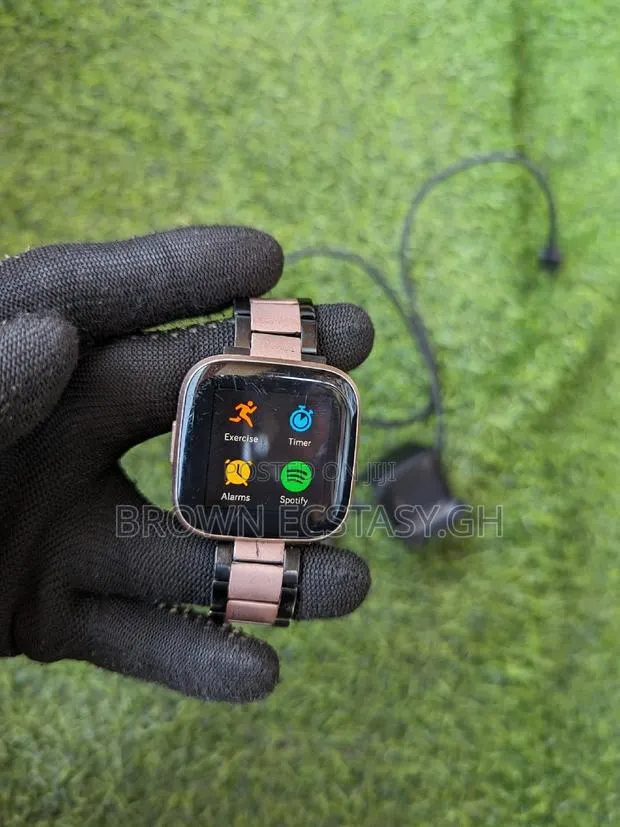 Fitbit Versa 2 (Pre-Owned) · Photo 1