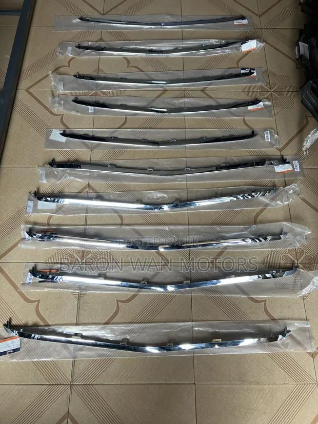 W205 C300 Front Bumper Shinning Old Model Long and Short · Photo 1