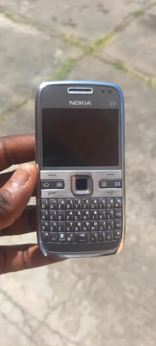 Nokia E72 Gray · Photo 1
