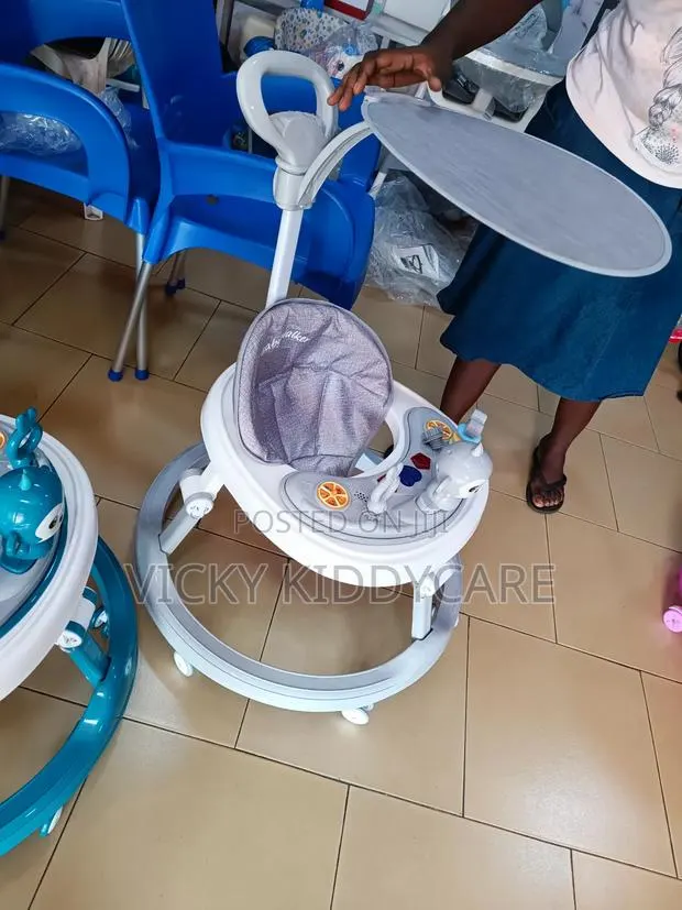 Baby Walker With Shade · Photo 3