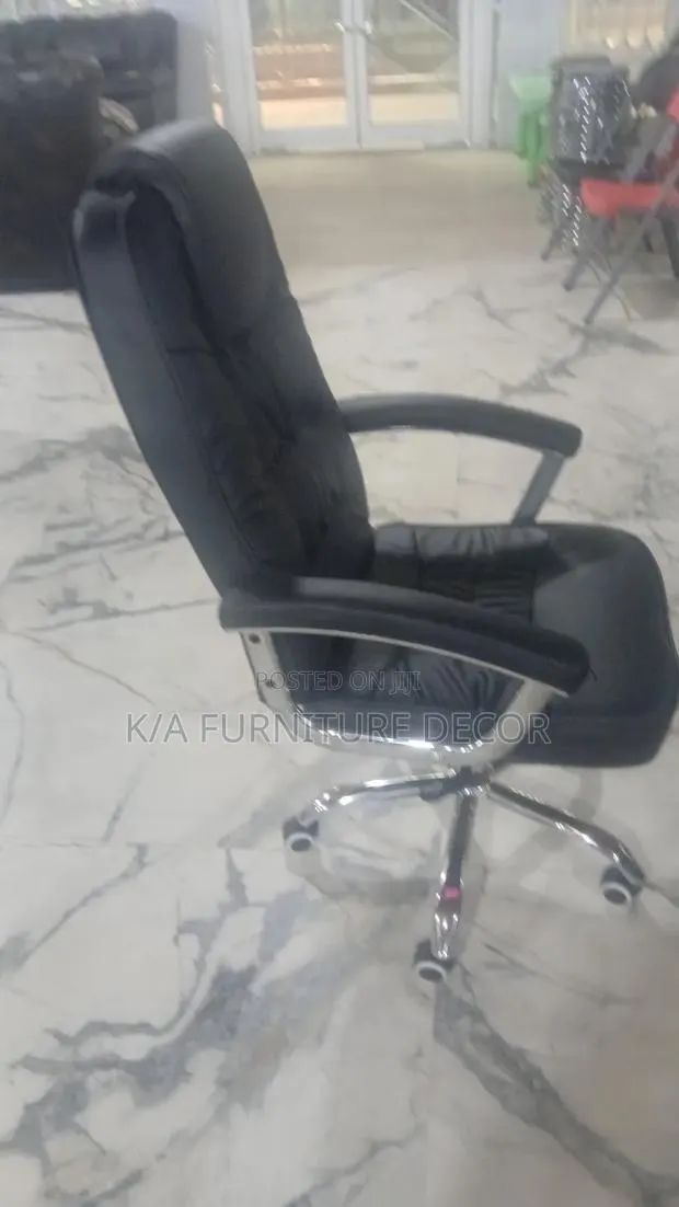 Office Chairs · Photo 1