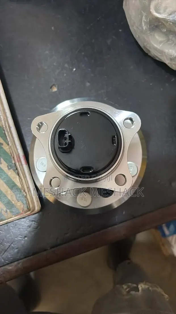 Toyota Camry Back Hub · Photo 1