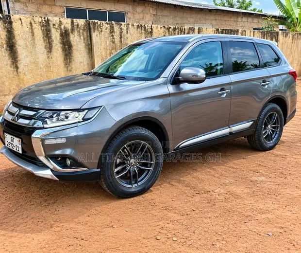 Mitsubishi Outlander 2021 Gray · Photo 1