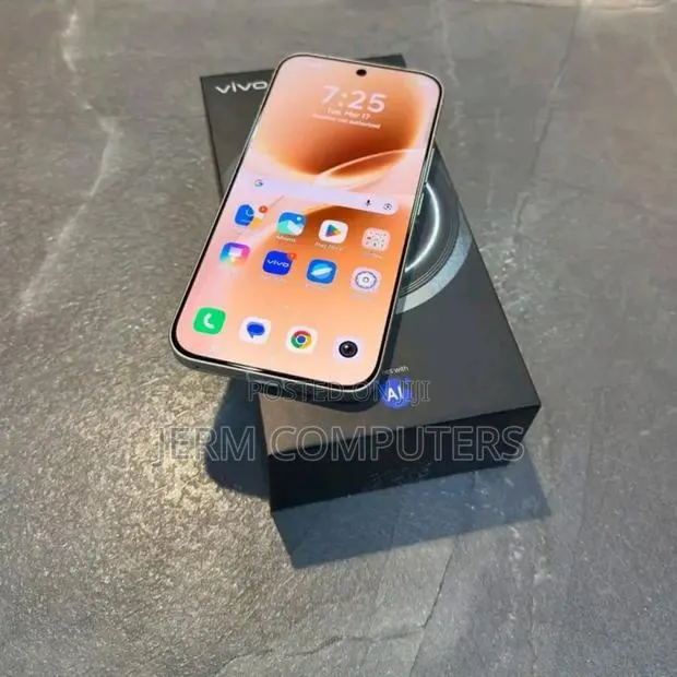 New Vivo V70 512 GB Silver · Photo 1