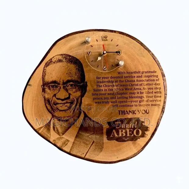 Wooden Portrait With Clock · Photo 1